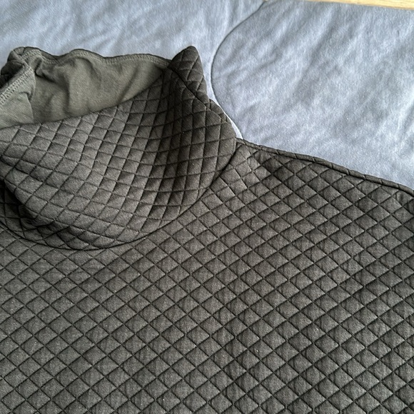 New balance sweater - Picture 3 of 4